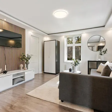 Perfect Getaway 7 Min To Centrum Apartment *