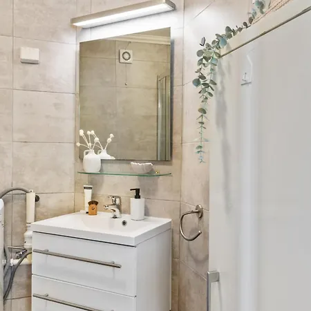 Perfect Getaway 7 Min To Centrum Apartment *